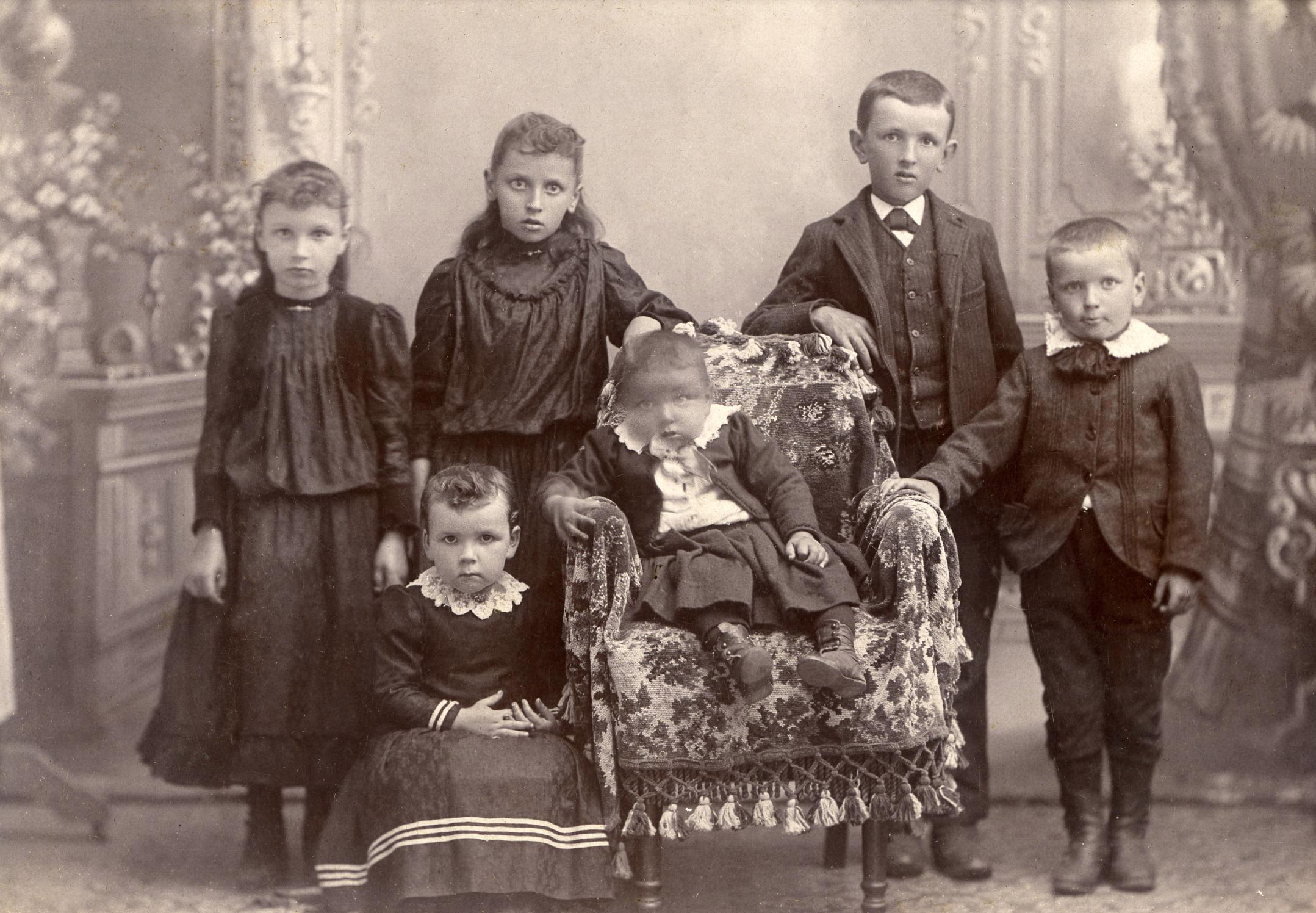 Ronk Family-Standing- Margeret, Josephine, Nic & Ed. sitting: Julia & Pete